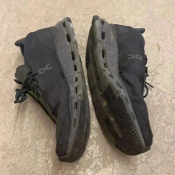 On cloud sneakers - Picture 3 of 10